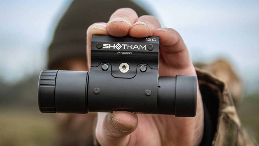 High-quality Tom-Hand---review-section.jpg for lightweight shotgun in Quebec, ideal for Quebec hunting enthusiasts and clay shooters.